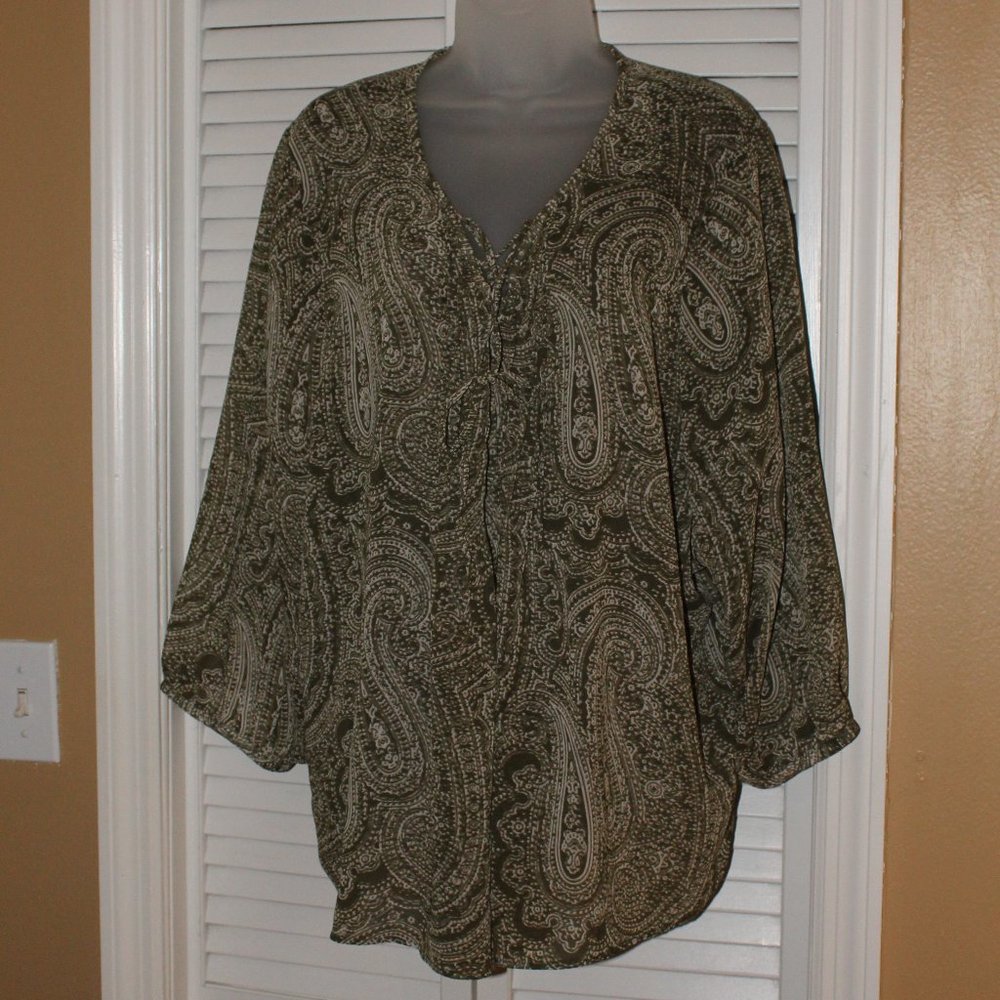 Sonoma green and white polished yet flirty top